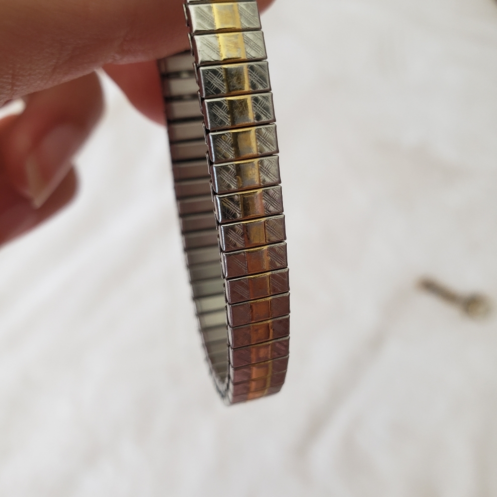 Vanity Fair Diamond Two Tone Quartz Analog Women's Watch Sz. 6" New Battery - Picture 11 of 12
